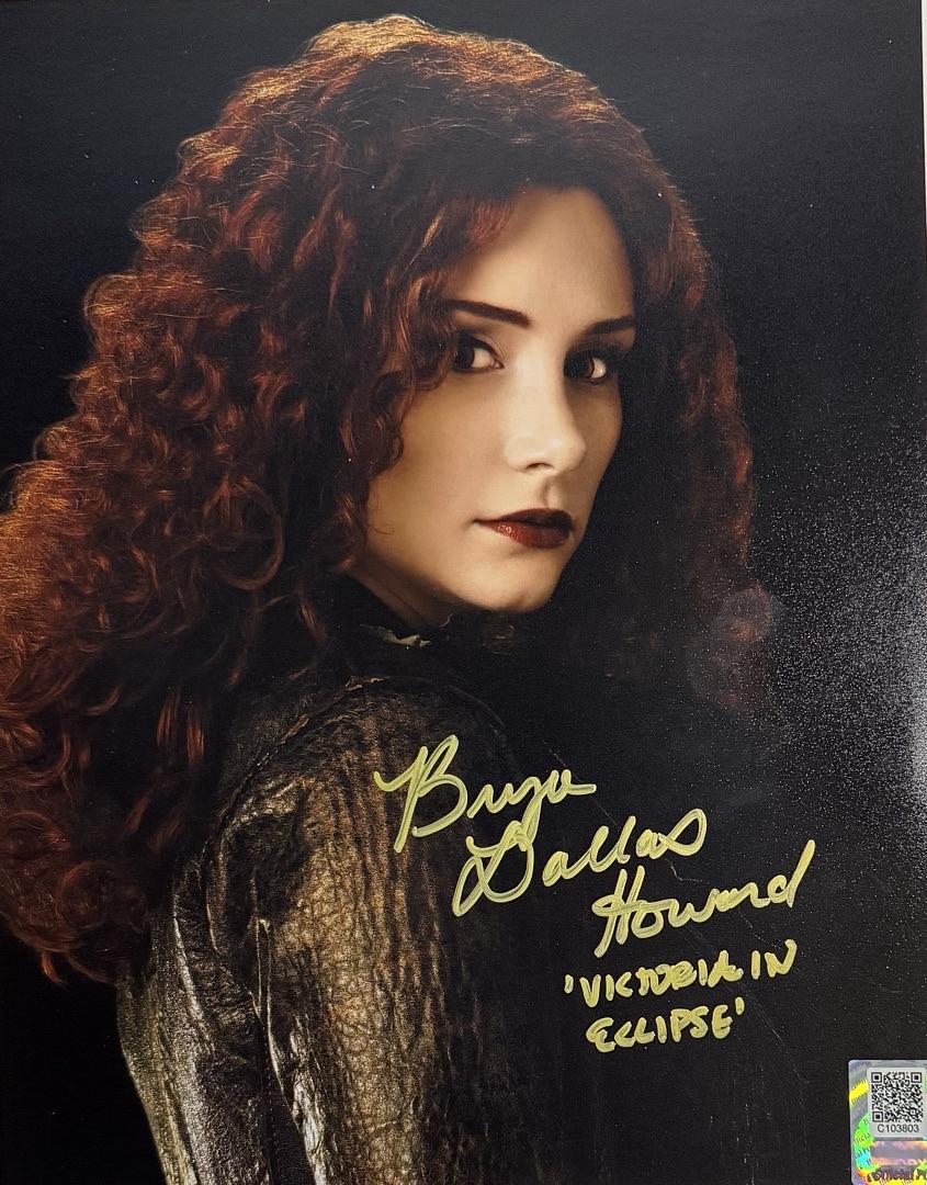 Bryce Dallas Howard Signed 8x10 Photo (Eclipse) w/Inscription - Official Pix #01